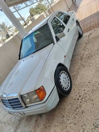 دب 300 • ٩١ • داخلية جلد