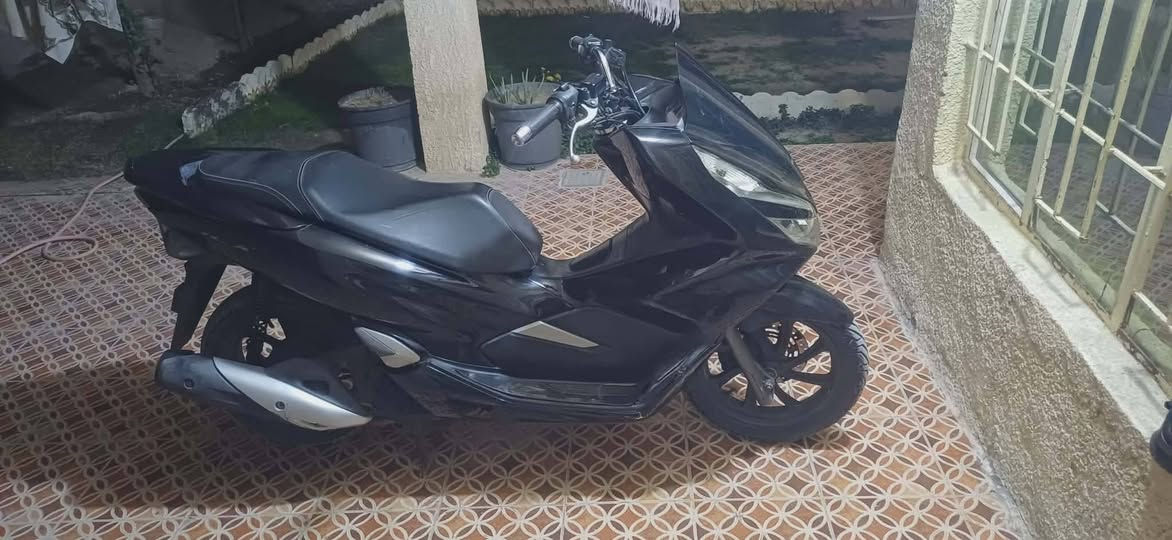 PCX
جيل ثالث للبيع دراجه ماشية 22 الف حالياً
 برغي ممفتوح بيها تجي وتجيب وياك فيتر وتفحص وتقتنع وشايف خيرة
سعر الدراجة (12.5 $) اثنعش ونص وبيها مجال للشراي
مكاني بعقوبة للتواصل واتساب او اتصال فقط

0770 732 4284
