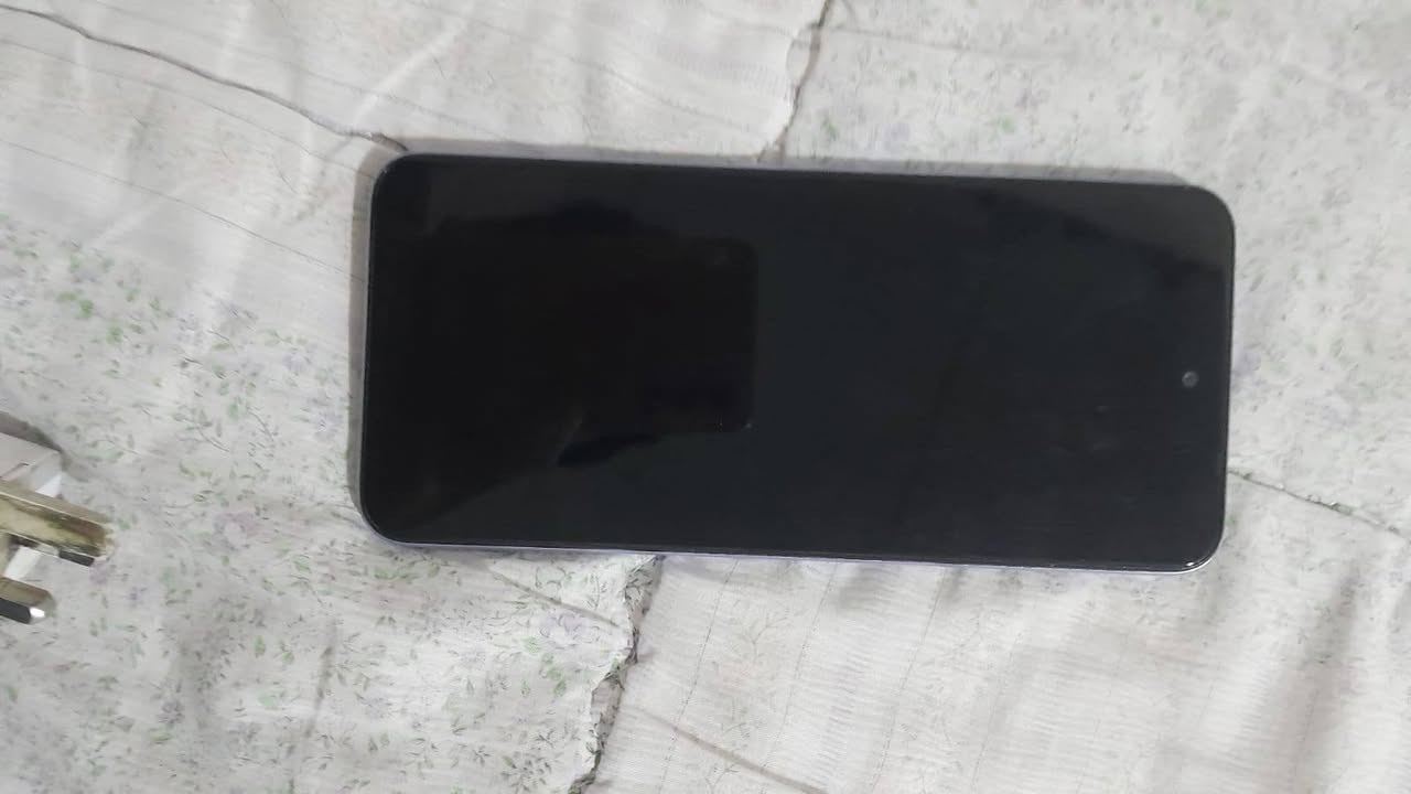 سلام عليكم جهاز للبيع نضيف ذاكره 128  بطاريه ماتصرف رقم ***********
