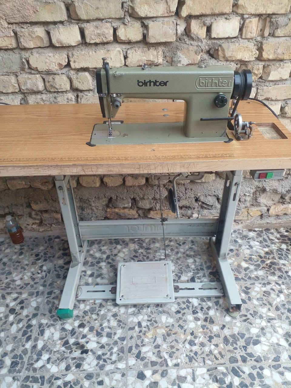 ماكنة خياطه للبيع
ماكنه خياطه نوع براذر صناعيه نظيفه جدا بسعر200 مكاني بغداد مدينة الصدر شماعيه 
***********
عباس الخياط
