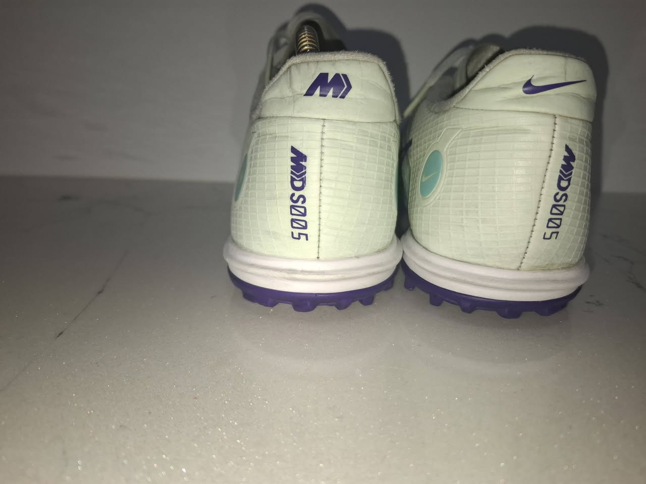 نايكي ميركوريال  اصدار حديث نظافة 100% قياس 42 طول القدم 26.5 سم يوجد توصيل لجميع المحافظات لمعرفة السعر التواصل على الخاص


**إذا كنت صاحب هذا الإعلان وتريد حذفه لأي سبب، رجاءا أرسل رسالة إلى الدعم الفني**