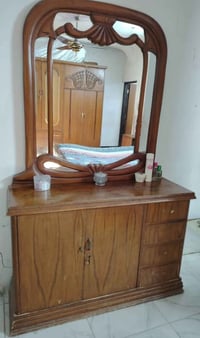 غرفه صاج • ٦ باب • ميز تواليت