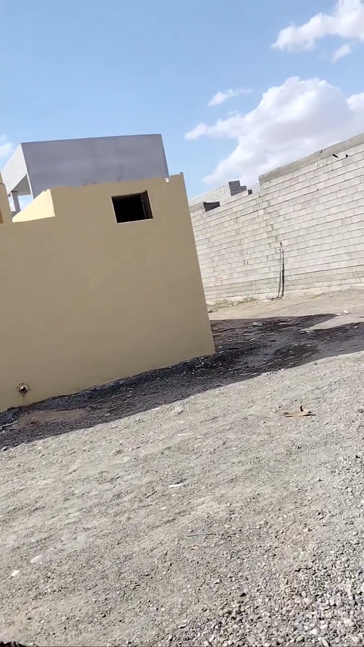 العنوان العالم قريت الشيخ ناجي اجبارا. بيت بناا.  جديدا. المساحة اثلاث مية. مع قطعت ارظ ابصف البيت  السعر علا. هاذا الرقم ***********. رقم تلفون صاحب البيت. بيع. مباشر. وهلا بشراي
