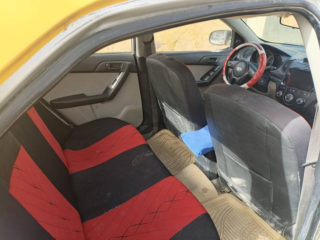 كيا سيرتو موديل 2009خليجي مكينه وكير على شرط رقم دولي بيه طخه بل جملق خلفي بسيطه مكان ديوانيه غماس ***********
