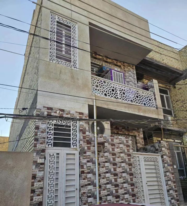 يتوفر بيت  لايجار.طابق واحد 100 متر  غرفتين نوم مجموعتين صحيات وصالة ومطبخ ومنور  وجديد البيت سنة البناء 22
لعائلة صغيرة حصرا 
مقابل اول حديقة ب حي المعلمين للاستفسار هاتف 📞 ***********
