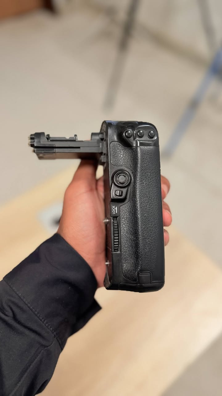 بدي كانون 5D مارك فور للبيع 
شتره مايتجاوز 10k
ملحقاته 
بدي 
كرب 
بطارية 
شاحنه 
جنطة 
ملاحظة / الكامره بيه خط ازرق بالزاوية مايأثر لا على فيديو ولا على صوره 
مكاني بابل 
التوصيل مجاني 
للأستفسار والاتصال 
***********

