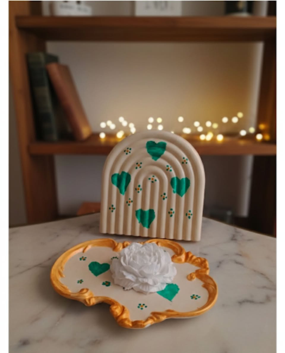 ركن صغير، وتفاصيل كبيرة من "لمسات رزين ـ كونكريت".. ✨🍃
لمسات فنية تخلي زوايا البيت تنطق بالجمال.
🚛 متوفر الشحن لكافة المحافظات.
للاستفسار والطلب التواصل على بريد الصفحة 💌
أي لون تحبون تشوفوا فيه هالتصاميم المرة الجاية؟ 🎨🤔
#Artistic #HomeStyle #HandmadeMagic #ديكورات #لمسات_رزين


**إذا كنت صاحب هذا الإعلان وتريد حذفه لأي سبب، رجاءا أرسل رسالة إلى الدعم الفني**