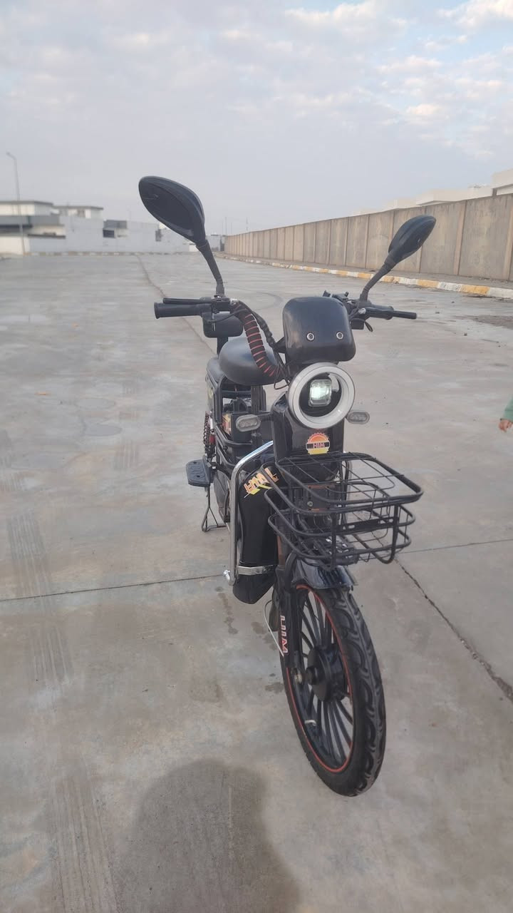 السلام عليكم بيسكل🚲 شحن للبيع موديل2025 سرعه 99💯4نمر تيرات جديد  ليت زينون كامل مكمال💯 بك ليت شقال شحنه جديد5بطريات جديد بيسكال🚲 فوللل نضافه دبالاشاره السعر 300او بي مجال للشراي خابر او ادلل ***********مكاني
