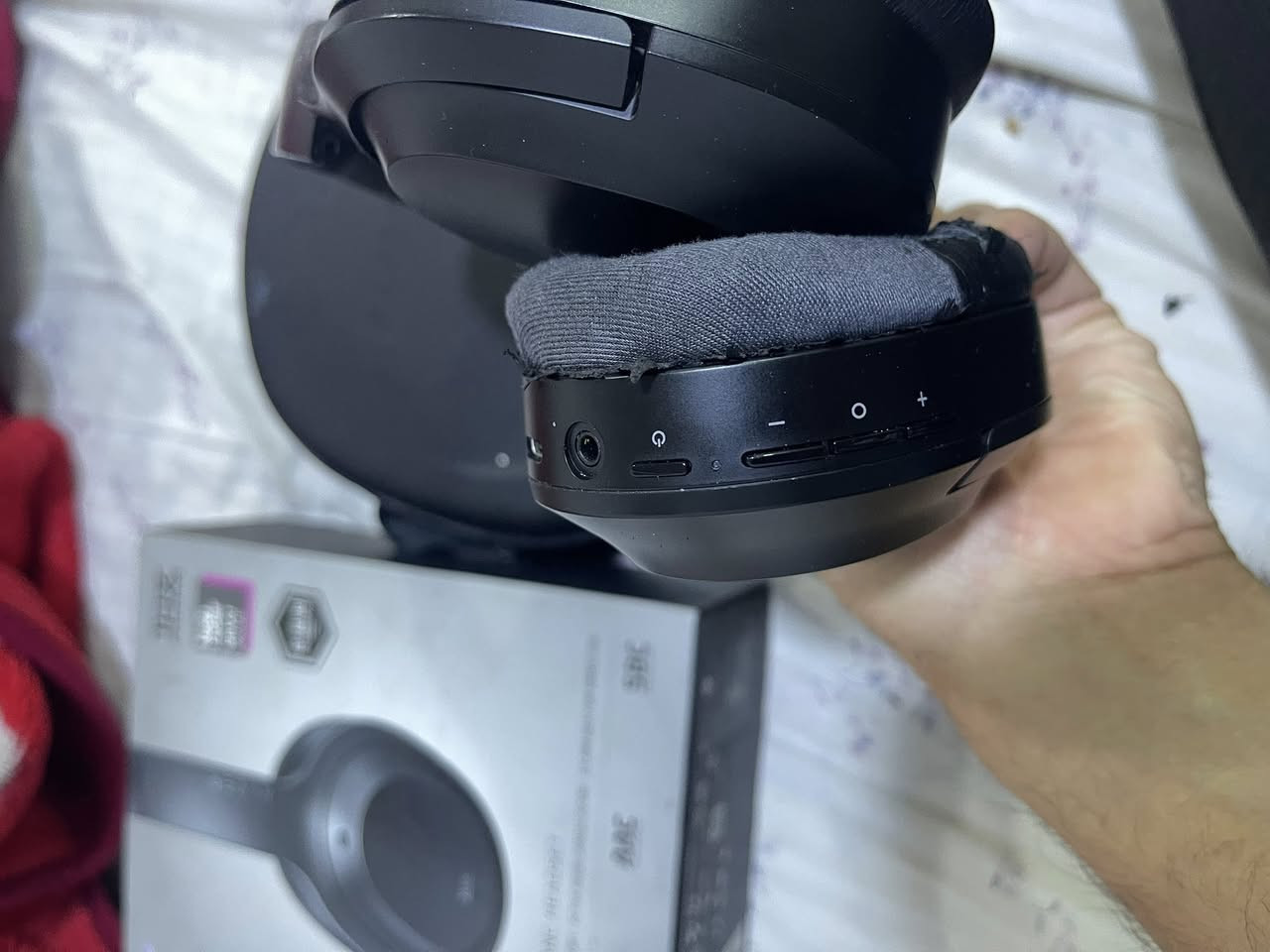 Razer Opus
للبيع ريزر اوبس بلوتوث ، الملحقات اللي موجودة بالصورة 
السماعة بنظافة زينة مابيها اي مشاكل صوت ممتاز تحكم كامل 
Anc وعزل ممتاز
السعر 35 الف ويوجود توصيل لكافة محافظات العراق 
***********
