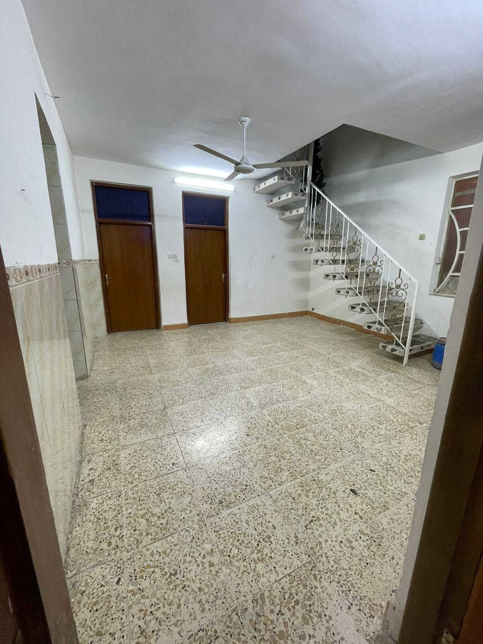 بيت كامل منطقه الثعالبه شارع البانزيخانه للبيع 200متر الطابق الاول
يتكون عرفتين 

مطبخ  

هول 

واستقبال 

الطابق الثاني غرفتين نوم و مطبخ و حمام 

استفسار 

***********

***********
