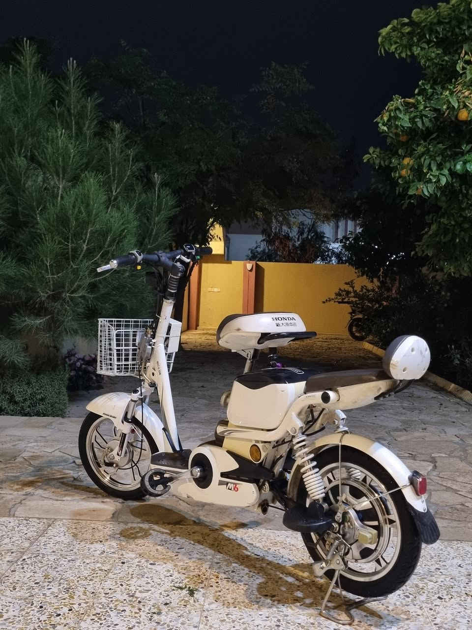 ماطور شحن للبيع من شركة هوندا ياباني 5بطاريات سرعه 50حقيقي السعر 330 وبي مجال بسيط العنوان موصل جانب الايمن لتواصل على هذا الرقم *********** ***********
