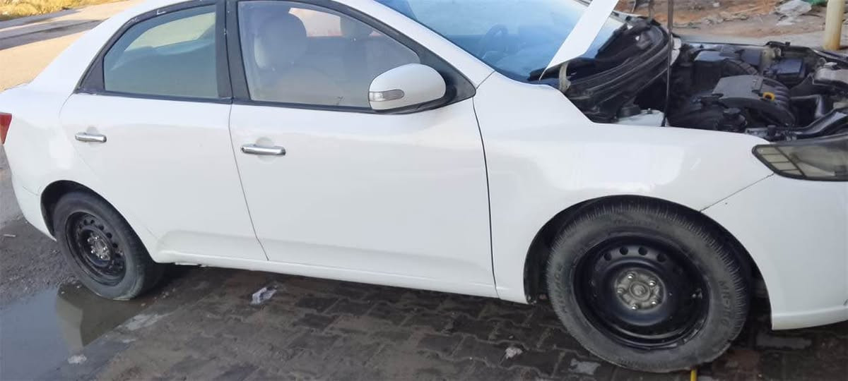 السلام عليكم سيراتوا 2011 بأسمي رقم بابل بيها كصه قماره مصبوغه عام كير ومكينه جدد حداديه 70/100 تخم تاير جديد ب74 وبيها مجال مكانها نجف مامتواجد ع الفيس *********** النجف, العراق
