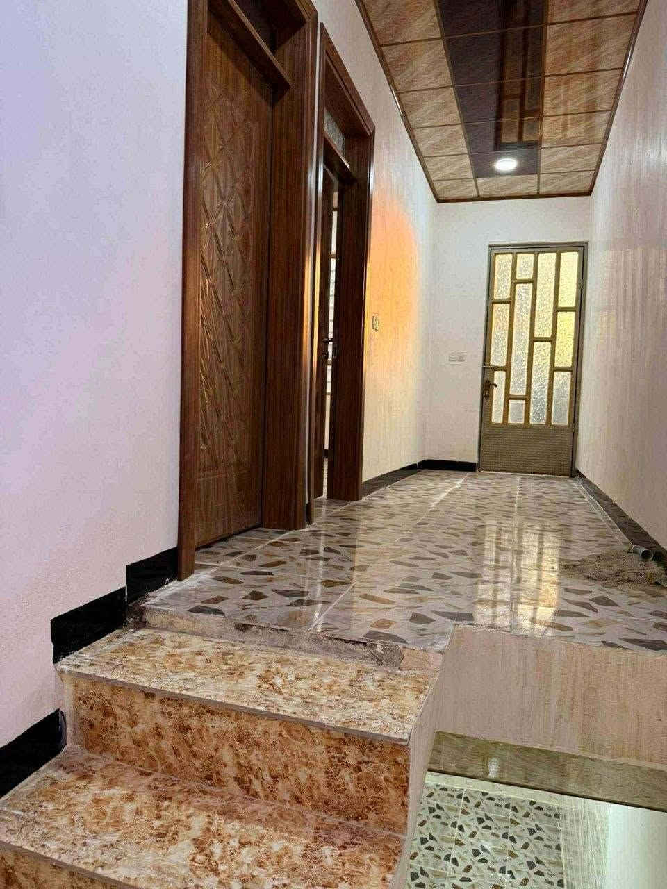 لسلام وعليكم
بيت للبيع  100 متر طابق ونص زيرو بعد مامسكون بيت جاهز  في حي الشيماء سند طابو  الزهور ⭐

يتكون :
الطابق الاول ..غرفه وهول واستقبال ومطبخ عدد 2 حار وبارد .ومشتملات
طابق الثاني .. غرفتين نوم + هول 

خدمات كامل (ماء،كهرب،تبليط)

البيت تسليم فوري 🤝

للاتصال ***********‼️
