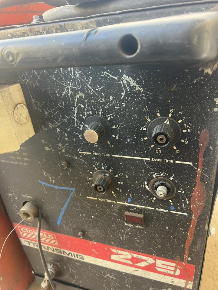 للبيع ماكنة لحام مك حاويه من استراليا ت ***********
