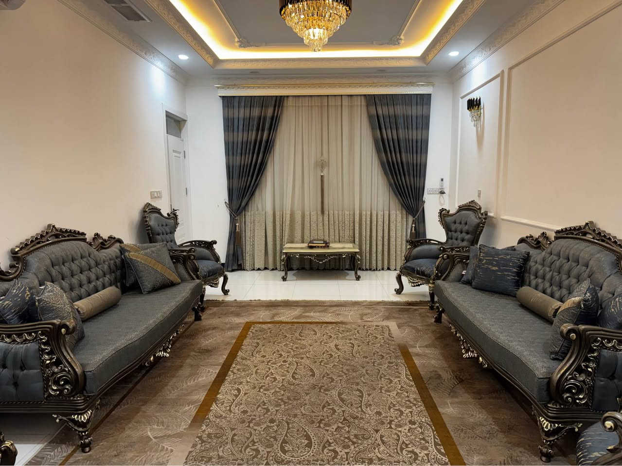 🏡 بيت للبيع مؤثث – 32 بارك (المربع الذهبي)
فرصة مميّزة لامتلاك بيت حديث البناء في موقع راقٍ داخل المربع الذهبي – 32 بارك.
🔹 المواصفات:
 • بناء حديث
 • نظام فلات
 • المساحة: 200 متر مربع
 • موقع مميّز وقريب من الخدمات

🔹 السعر: قابل للتفاوض

📞 للتواصل:
***********
أو المراسلة على الخاص
� خانوو بۆ فرۆشتن – 32 پارک (چوارگۆشەی زێڕین)

دەرفەتی باش بۆ کڕینی خانوویەکی نوێ‌ دروستکراو لە شوێنێکی نایاب لە ناو چوارگۆشەی زێڕین – 32 پارک. أربيل, العراق
