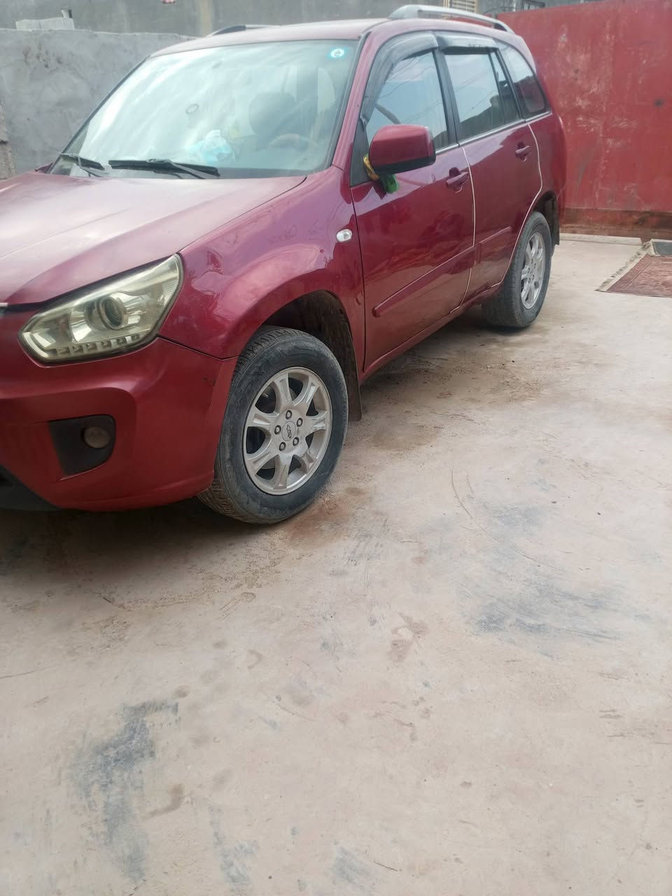 سلام عليكم لبيع شيري تيجو موديل٢٠١٣ بسمي رقم انكليزي سنوية ل٢٩ محرك وكير كهربائي تبريد عوزة غاز صدر جديد تيرات نص عمر كهربائي شغالة سعر ٥٠ وبيه مجال حك جية مكاني نهروان أطراف بغداد رقم ***********
