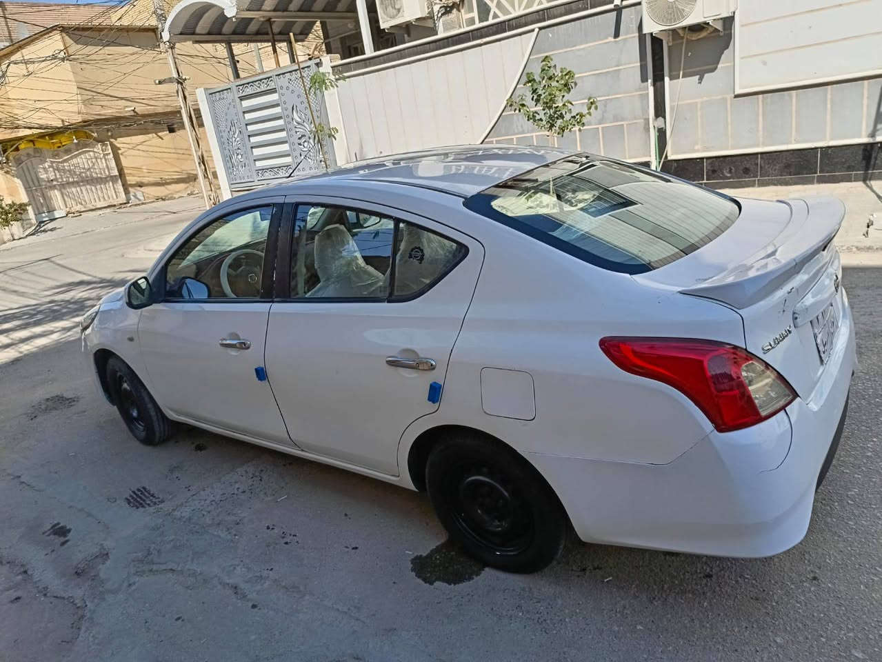 نيسان صني موديل 15 محدث 21سياره ادوات كصه جنطه  سياره كارتون جاهزه تبريد ثلج حداديه كارتون سياه ماعيزه برغي السعر 42 بيه بيه مجال حك الجيه لاستفسار ‏‪***********‬‏
