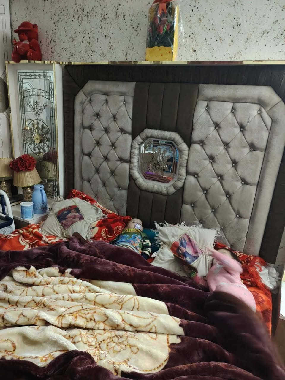 للبيع ١١ قطعه غرفه نوم تركي سعر ٥٥٠
فلوجة جسر ثالث 
*********** كورك 
*********** اثير
