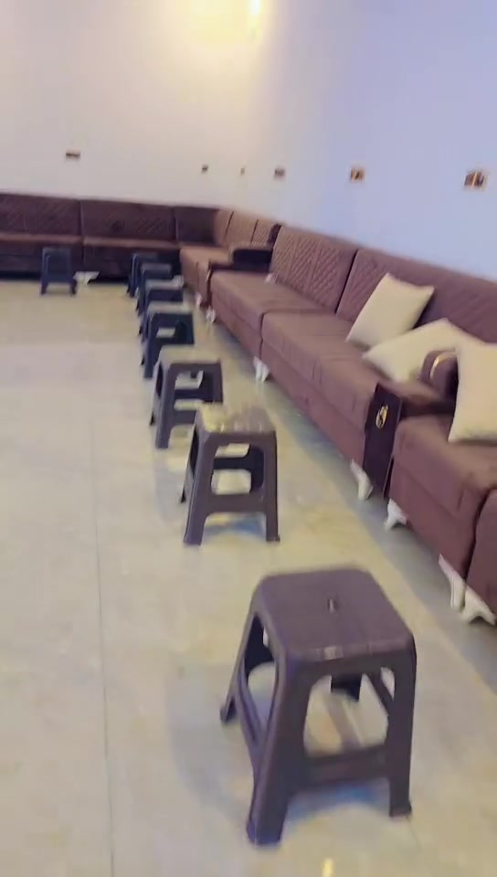 سلام عليكم  للبيع كوفي   الموقع بل زهراء 
كامله 
مطبخ كامل 
نراكيل 
طباخ.+مجمده  +عارضه عصاير  
بلازمات عدد 3
كامرات  
سماعات  
مساحت الكوفي 300 متر 
***********   اتصل وتدلل او واتساب  السعر
