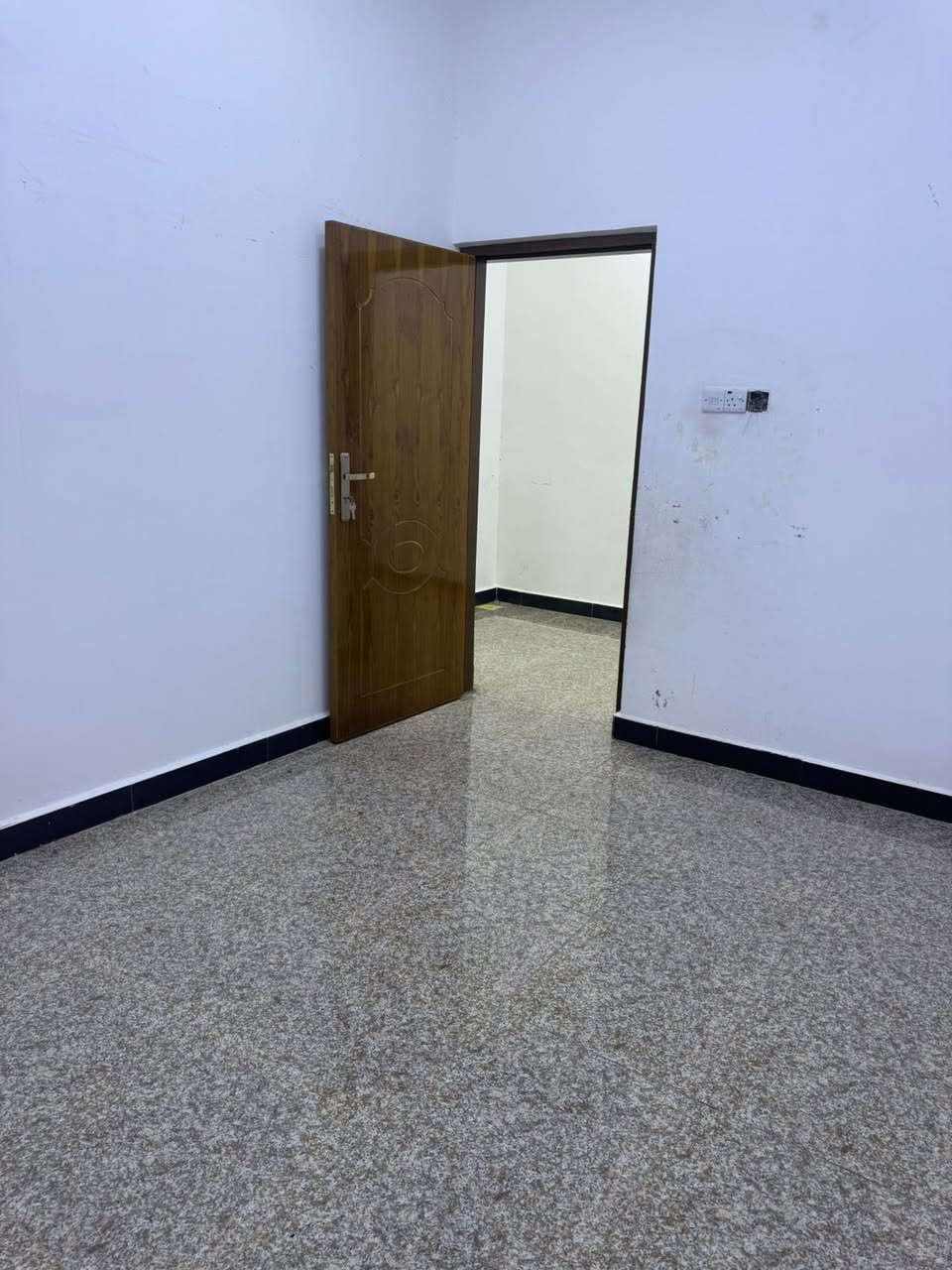 📌 شقة ارضية للأيجار في منطقة مناوي لجم خلف مسبح الجامعه 📌
📌 التفاصيل : غرفتين نوم واستقبال وهول داخلي ومطبخ وصحيات وطارمه ومناور عدد 2 📌
📌 الأيجار الشهري : 500 ألف دينار 📌
للتواصل الاتصال على الرقم واتساب او اتصال 
***********
