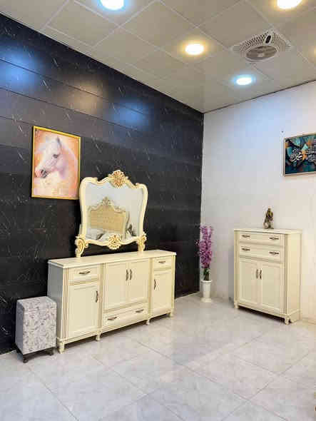 عيش الأناقة... عيش الراحة... من قلب العراق.

 موديل ( الفيحاء ) فخامه النجاره العراقيه بهاذه الموديل 

شركه المرتضى  للاثاث العراقي تقدم  موديل نجاره عراقي والديكور والتصميم  مصري

ضمن وجبة الدرجة الاولى 

السعر الحالي 3 ملايين و50  الف

غرفة 6 ابواب طابقين ملحق

تتكون من 10 قطع

وجه الكنتور يكون  ان دي أف 6 ملم 
داخل الكنتور صاج  طبيعي 4ملم 

راس العالي والناصي زان مصري 
لف الابواب زان مصري

ظهر الكنتور جرجوبة براغي 

القاعدة الارضية للكنتور بلوك بورد

ارتفاع الكنتور مترين و72 سم 

عرض الكنتور 3 مترات و40 سم

عرض الكنتور مع زاويه الملابس 4 امتار و60 سم

السرير طبقة بلوك بورد

ضمان 5 سنوات الصبغ والشغل 

توصلكم نفس المواصفات اي اختلاف احنه نتحمل المسئوليه كامل 

السعر /3 ملايين و50 الف

خدمة الشد والتوصيل مجاناً لجميع محافظات العراق 

العنوان / بغداد الجديدة قرب البريد 

***********

***********
