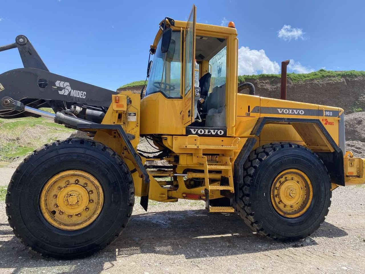 شؤفار ڤالڤؤ بؤ فرؤشتن للبيع حجم D90 موديل 2001
رقمو سناويه زؤر خوينه همو گيني بشرته 
رقم تليفون ***********8
