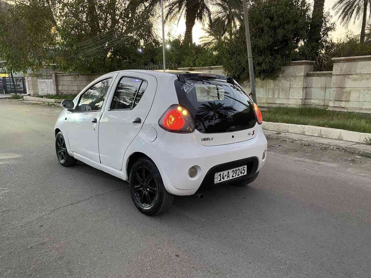 السلام عليكم رمضان كريم
جيلي باندا موديل 2013 مكينة وكير جدد مال كورلا 1400 يعني أنسى عطلات وتصليح،السيارة نظيفة مثل الصور أستعمال قليل عدد الكيلومتر 38 الف حقيقي،،بيه أماكن صبغ للجمالية ابيع حزام بدون حادث،،رقم انكليزي تحويل بكل مكان،،صدر امامي خلفي وبريكات ودهن وفلتر جدد. 

العنوان/ بغداد المنصور-الأميرات. 

السعر 44 ورقه وبي مجال للطيبين. 

إخوان رجاء كلشي مذكور بالعنوان الي مايشتري لايتصل مع احترامي وتقديري للجميع. 

الهاتف/ ***********
