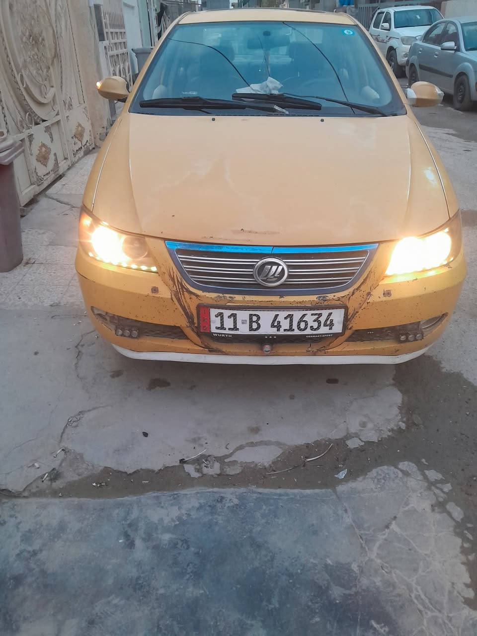 السلام عليكم ليفان 620للبيع 2011رقم بغداد انكليزي بسمي مصفره هيئه وغرامه كير عادي مكينه كورلا وكير وصدر كفاله وتخم تاير مكاني بعقوبه  سياره جاهزه  السعر 37وبيها مجال ***********
