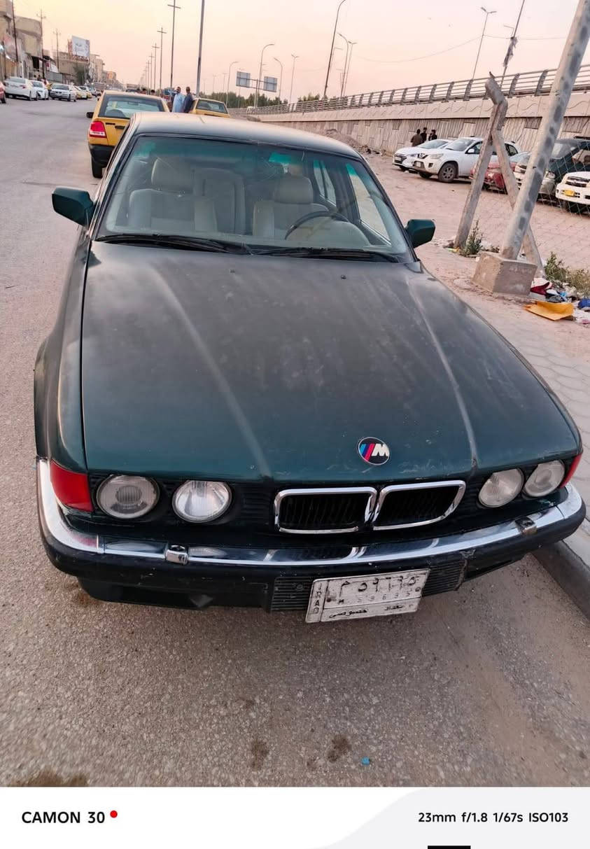 سلام عليكم للبيع فقط
بي ام حجم 740 اصل باب قصير موديل 1993 بجم عريض مكينه 8 سلندر مكينه او كير مكفولات تبريد ثلج حداديه اماميه خلفيه 80% كهربائيات كله شغاله تخم ويل تخم تاير كشنات جلد كهرباء كل الحركات شغاله  منضومه زنون رقم بغداد شرط التحويل السياره جاهزه او مال جناي السعر 52 او بيه مجال للشراي مكاني كربلاء ***********
