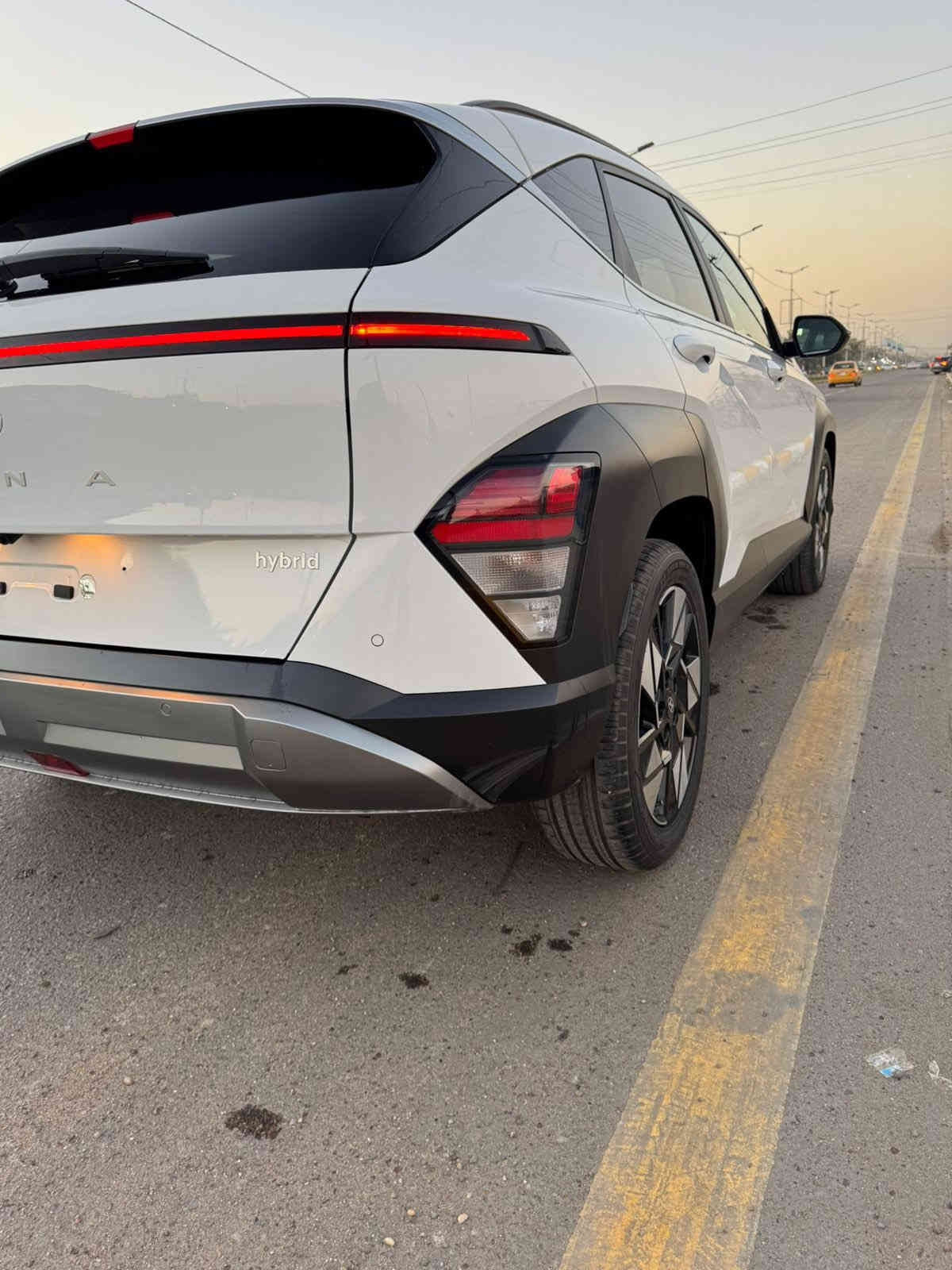 كونا خليجي موديل 2025 هابيرد مرقم بغداد
ماشيه 8000
- رادارات امامي خلفي جانبي مري 
- سايد بريك بصمه مع نظام كير تعليك 8 سرعات الحديث 
- تبريد بيانو مع شاشة تبريد و تحكم 
- تبريد يجي قطعتين امامي و خلفي مع 4 مخازج تايبسي 2 امامي 2 خلفي 
- شاشه متصله مع شاشه عداد الكتروني 
- اشاير مري لد مع مري كهرباء و رادار  
- نظام ال سبورت و ايكو  
- سايد بريك كهرباء بصمه مع شاشه كبيره GPS 
- كامرات  
- لد دشبول + ابواب 
- داخل ابيض
- نظام الاوتو ستوب ( الابريك ال الي عند اقتراب السياره من سياره اخره )  مع مانع منحدرات تنبيه ⚠ عند الشاشه 
- كروز سرعه بدقه عاليه جداً جداً 
 السياره جديده شخط مابيه مكفوله من كلشي ماعده لي مذكور بل منشور 
(ملاحظه بيه صبغ في باب السايق موضح في الصور)

السعر 185$  
عنوان حي الجهاد 
***********
