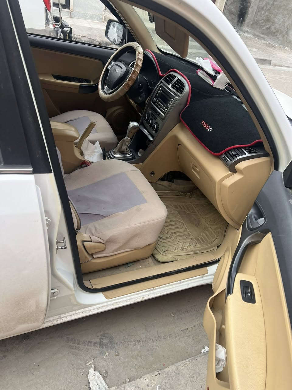 السلام عليكم شيري تيكو 2014 كير ميكانيك سياره مكفوله بيها بس بوارد وتكحيل بسيط سياره ماشيه 120 وقبل شهر جفتت محرك خير من الله ثاني تبدليه دهن للمحرك. سياره نشطه وحلوه حداديتها تعبانه عارضها ب72 وبيها مجال بسيط مكاني بغداد حي الجهاد راعيها موجود ويحول شوكت مانريد هو اصلا يريد يحول جماعه ال65 لاتخابروني هذا سوك كلشي بي 
رقمي ***********
ومتواجد عالفيس
