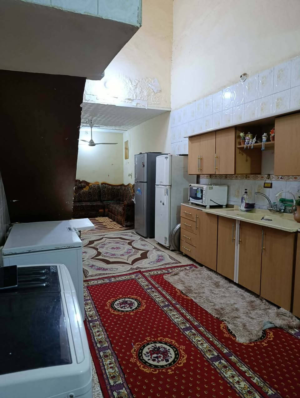 السلام عليكم
بيت للبيع 150م.  قريب علة الشارع العام الموقع حي الجزائر خلف مستشفى 
الحياة الاهلية البيت يحتوي علة غرفتين نوم وهول ومطبخ صحيات داخلية وخارجية طابو زراعي سند 25
الواجهة 12م ونزال 13 
السعر 90 مليون وبي مجال 
علماً ان البناء بلوك وعكادة 
***********
