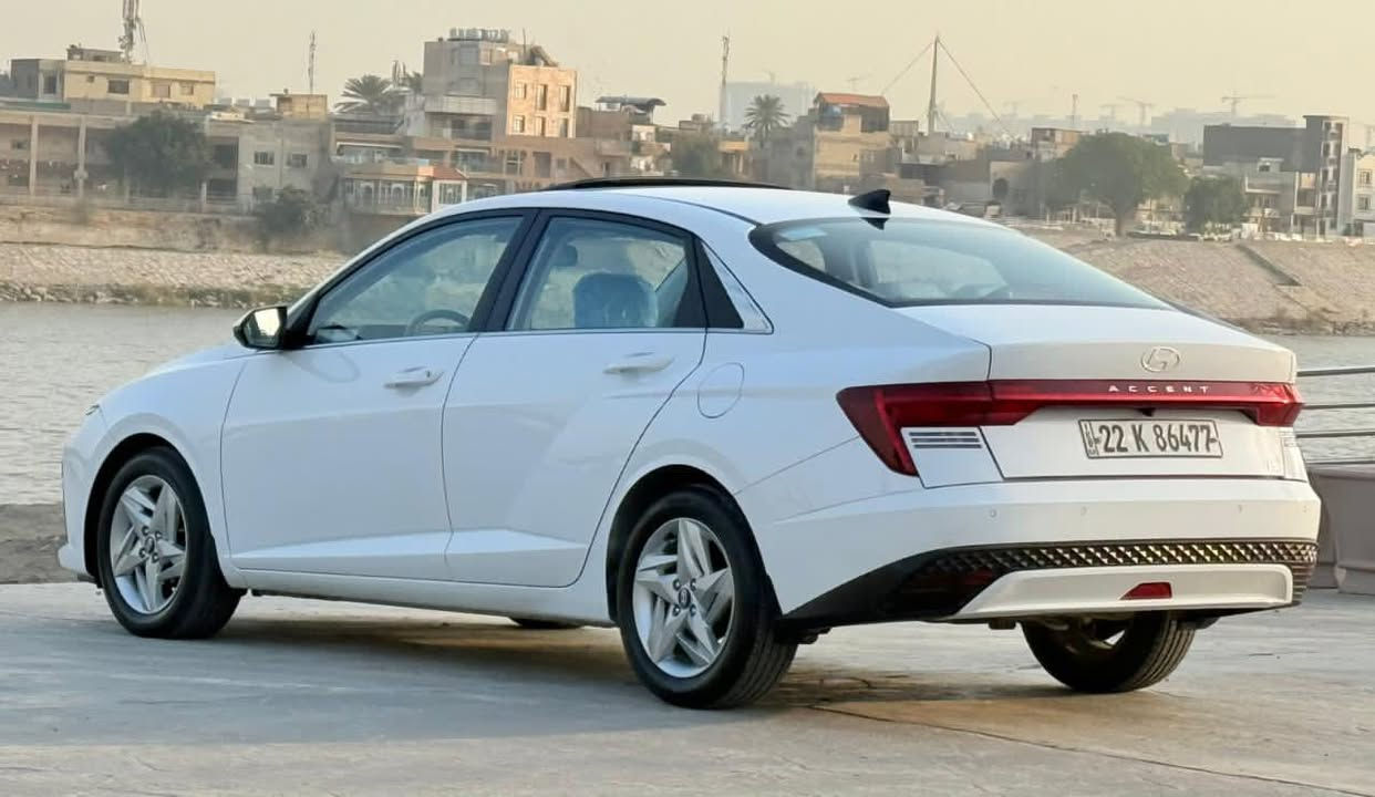 السلام عليكم
هونداي اكسنت 2024 خليجي مكفولة 
فول مواصفات رقم اربيل تحويل او وكالة مضمون 

المواصفات: فتحة سقف - قطعتين تبريد

شاشة كبيرة - كامرة خلفية - ويل كب 

حساس خلفي - LED امامي - بلوجكتر 

شاشة دجتل - حساس ضغط الإطار - داخل لونين

فول تحكم ستيرن - محرك 1500 - ماشية 67 الف كم 

مكان السيارة بغداد الدولعي 
للتواصل والاستفسار:
***********
***********
***********
