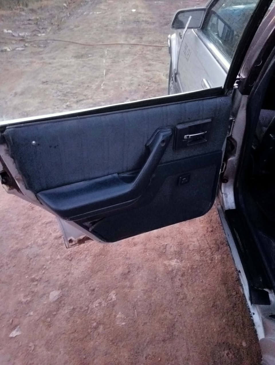 من رخصة الادمن المحترم للبيع اولدز موديل ١٩٩٠ سياره جاهزه محرك لومينا جديد كير جديد صدر امامي خلفي جديد تخم تاير ويل كب جديد كهربائيات بلاد شاشه  سياره بيها ضربه بل جاملغ الخلفي جهة اليسرى ومصلح  صبغ مكانات ابيع صبغ عام سعر ٣٥ تحويل مباشر رقم بغداد تراي وين ميعجبك للتواصل ***********
