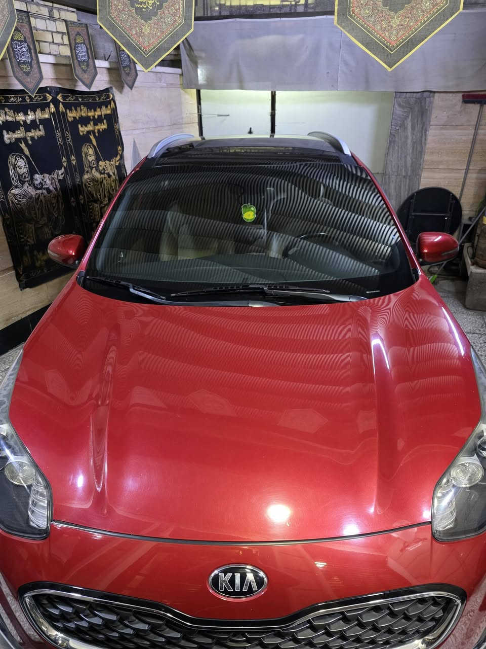 السلام عليكم 
سبورتج 2021 خليجي 
موصفات 
١. بصمة +بصمة ابواب 
٢. صندوق كهرباء 
٣. بانوراما
٤.حساس امامي +خلفي 
٥. كاميرا خلفية 
٦. شاشة اندرويد اوتو +كاربلي
٧. مناخ منفصل 
٨. تبريد بيانو 
٩. داخل حمصي 
١٠. كشنات امامي كهرباء 
١١. تبريد خلفي 
١٢. منضومة تبريد جديدة كاملة 
١٣ . صدر عام جديد 
١٤. مود درايف ٣ 
فول مواصفات عدا السايد بريك بالرجل 
بيها ٣ قطع فقط رش بدون داخل بدون معجون بدون بارد 
جاملغ خلفي +باب خلفي 
باب السائق 
ماشية ٩٨ الف 
السعر ١٧٣
 الاتصال ***********
