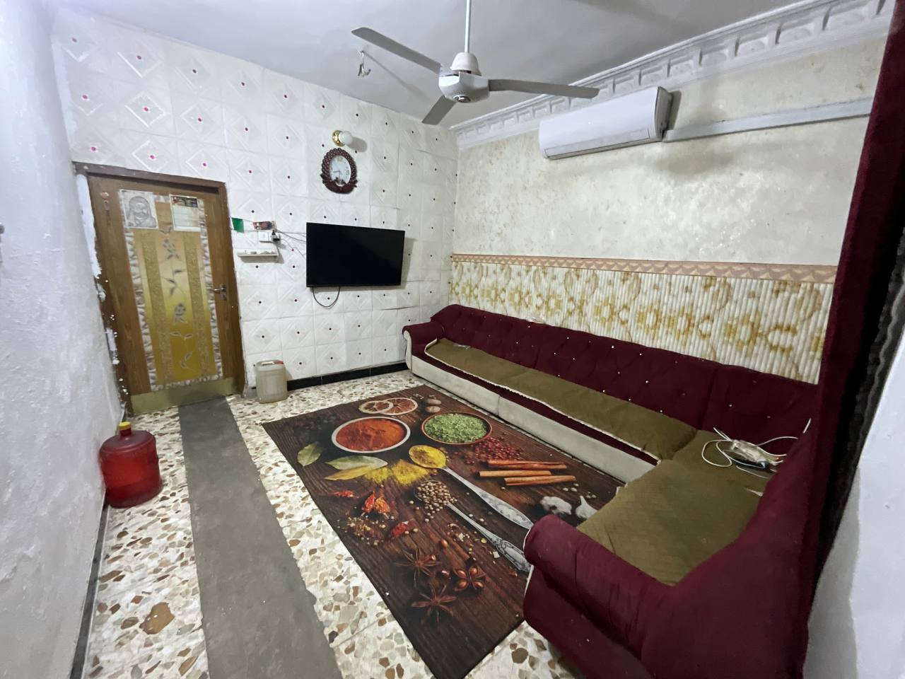 السلام عليكم
نصف قطعة للبيع 
قطاع ٢٥ مقابل مستشفى الشهيد الصدر العام 
الفرع الثاني يم الخياط الموسوي 
البيت ٩ يكون مساحتها ٧٢ مستطيلة طابق ونص والبيت عكادة مبني ٩٦  السعر ١١٥
الاستفسار على الرقم ***********
