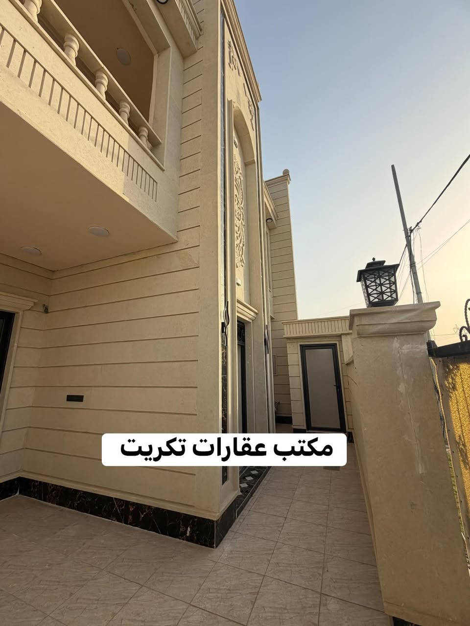 بسم الله ماشاءالله 
دار سكني للبيع الديوم التصنيع 200 متر 
شارع 20 متر بضهر شارع 60 
بناء زيرو فوول مواصفات سحب مغربي حجر اخضر متكون من صاله استقبال مطبخ حار وبارد غرف نوم عدد5 صحيات 3 
السعر وباقي التفاصيل اتصال ع رقم ***********
