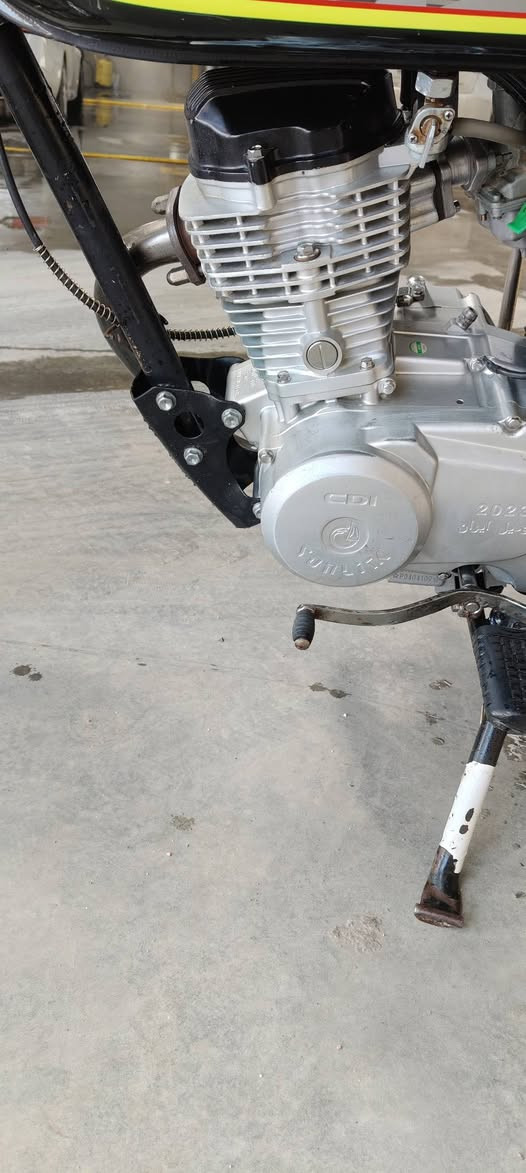 سلام عليكم دراجه تايكر مديل 23 دراجه شوف عينك كامله ومناقصها ي شي كل كهربائياتها  شغاله اوراق كامله مكينا خير من الله ما مفتوحه مكان الدراجه ديالى بلدروز سعر 460 وبي مجال بسيط الاتصال على رقم *********** بي واتساب
