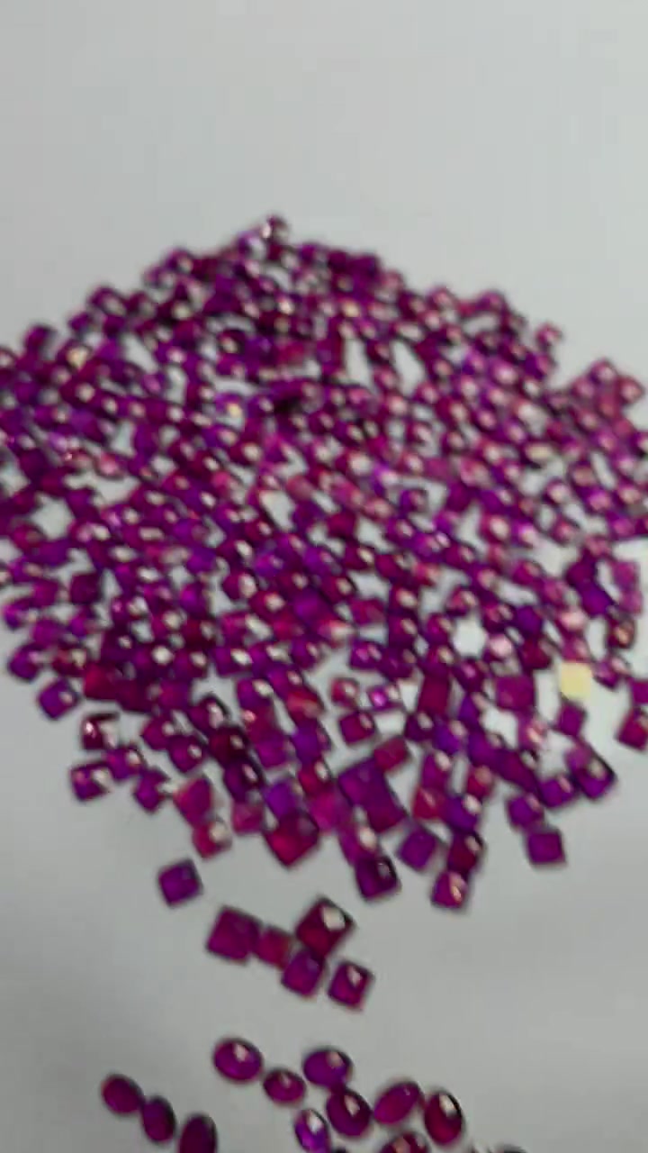 Rhodolite garnet ross cut 
100 % natural 
Total wt 540 ct 
Pis 735 
Lantch 5 mm to 8 mm 
80 usd dollar for all 
Shpping would wide


**إذا كنت صاحب هذا الإعلان وتريد حذفه لأي سبب، رجاءا أرسل رسالة إلى الدعم الفني**