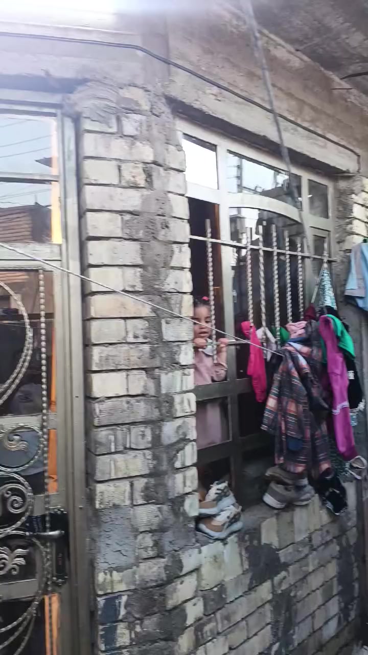 السلام عليكم بيت 58متر بسكينه 2/8زرعي قابق ونص الفوك ماه جاهز ولجوه كله جاهز شغل كله درجه اوله سعرع 65 الله شاهد بيت مفول ***********
