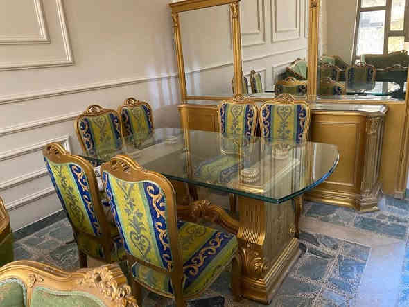 السلام عليكم
قنفات عدد عشر مقاعد +طبله وسطيه +ميز طعام ٦ كراسي +بوفيه + ڤترينه عرض بللون الذهبي خشب زان للبيع
التواصل على رقم 
*********** 
رقم واتس اب 
٠٠٢٠١٠٠٨٨١٧٤٥٤
