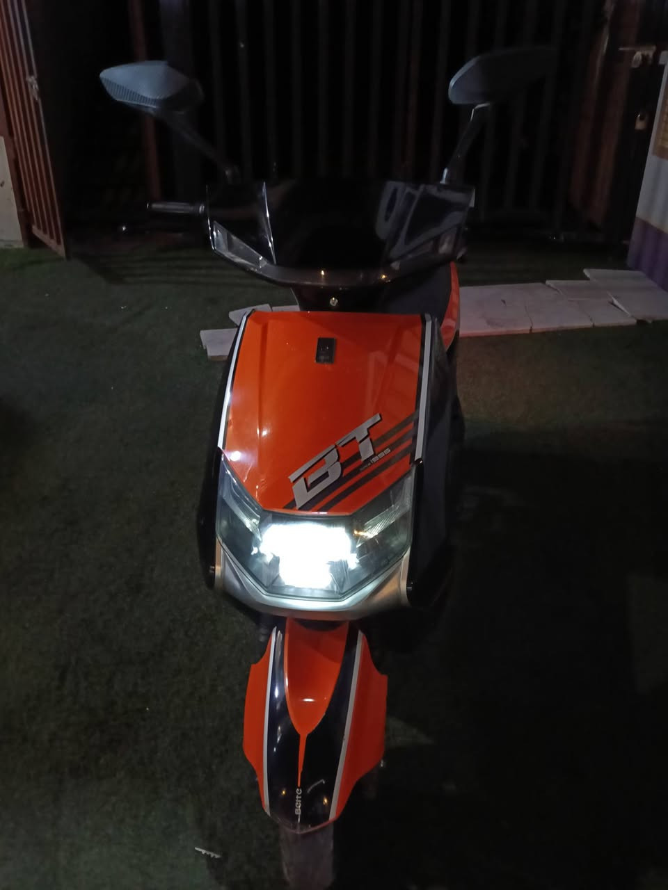 السلام عليكم
دراجة للبيع Bt شحن للبيع 
نظيفة جدا 
كير 3 نمر 
تشغيل عن بعد 
2 بصمة بعد
موديل جديد
بها مجال 650 فيها مجال العيون طيبين
للاتصال ***********
