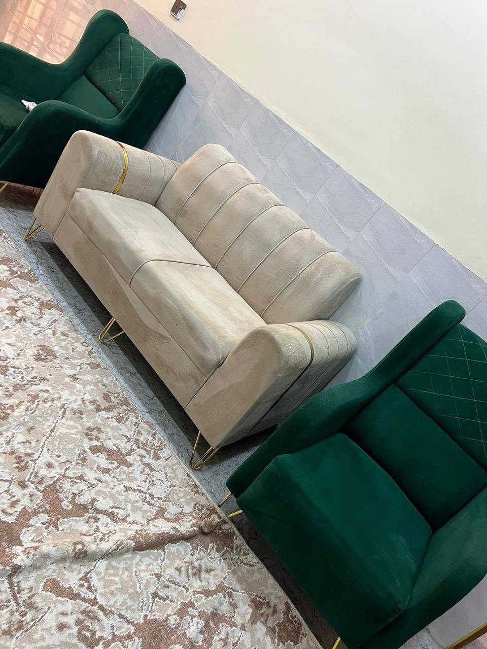 ميز طعام نضيف جداً ست كراسي اريده ب ٢٠٠ وبي مجال تخم عشر مقاعد اريده ٣٠٠ وبي مجال الاتصال على هذا الرقم بي واتساب *********** مستعجل على بيعهم
