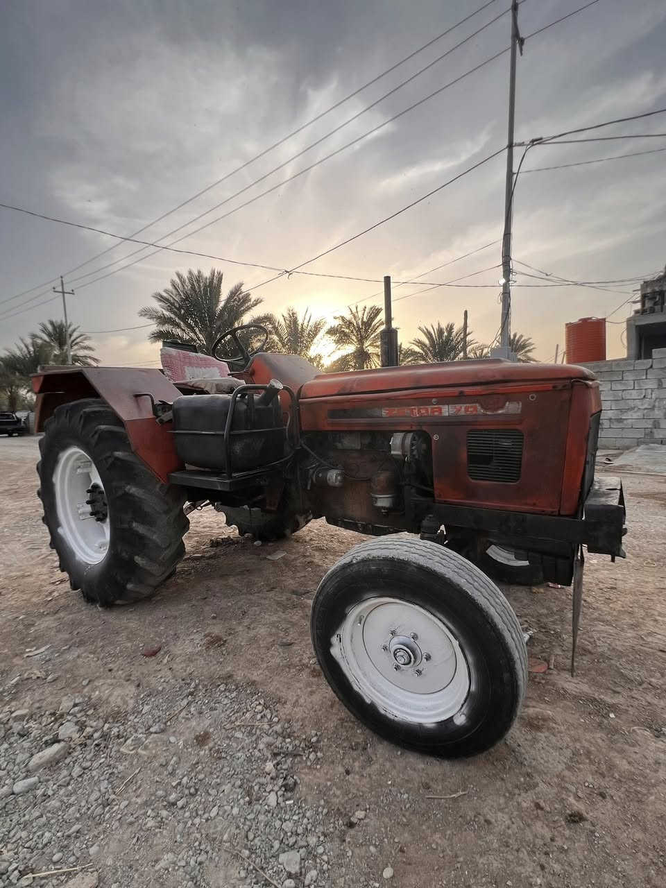 سلام عليكم اخوان مكينة عنتر زيتور 71للبيع مكينة نضيفة كلش  كبل للشغل ما ناقصة شي /لمكينة بدون للستفسار ***********
