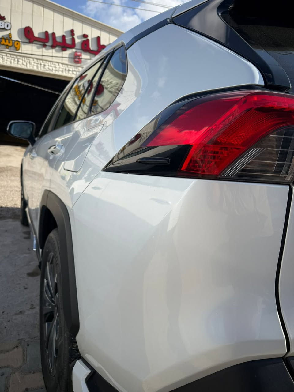 ⸻

🚗 للبيع – تويوتا راف فور 2024
 • بنزين (مو هايبرد)
 • رقم أربيل
 • الممشى: 45 ألف كم
 • مكفولة كفالة عامة

المواصفات:فول مواصفات 
 • سقف بانوراما
 • كشنات تبريد
 • كشنات كهرباء
 • ساز فول
السعر ٣١٠
📍 الموقع: الفلوجة

📞 ***********
