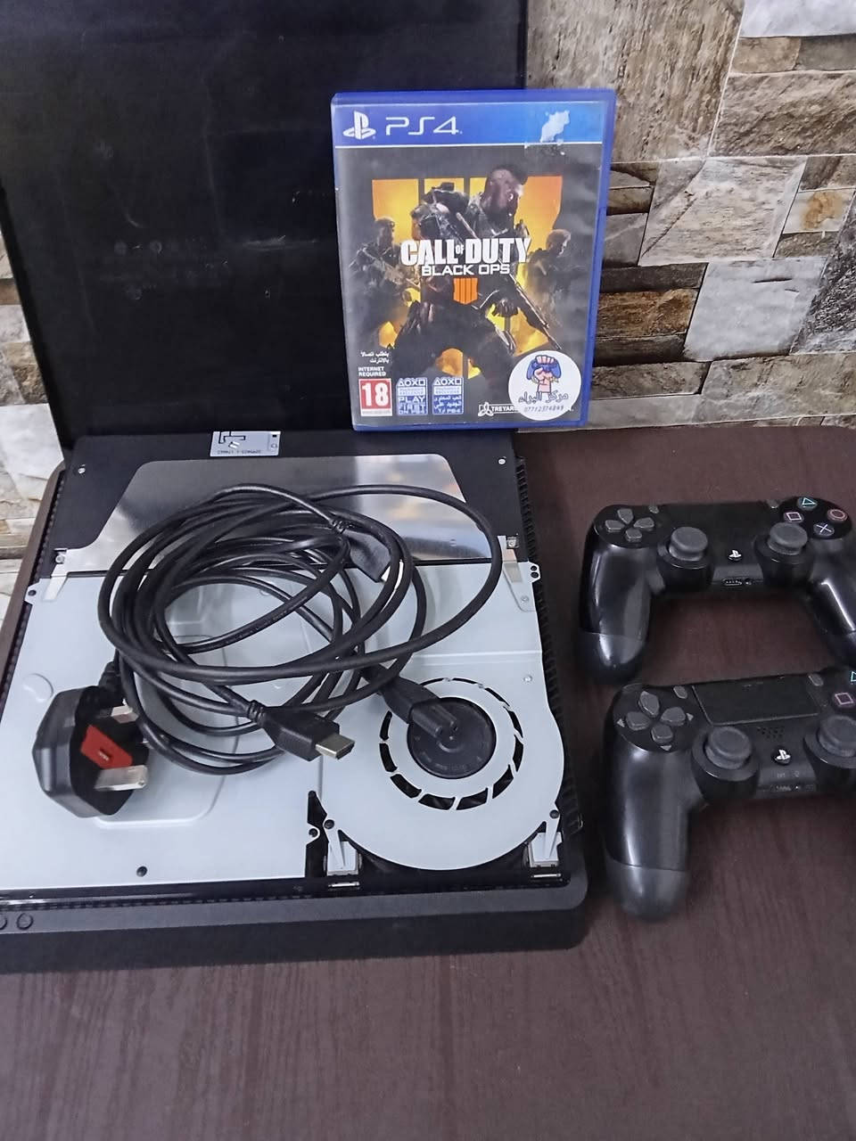 السلام عليكم بلي 4 سلم جديد ممستخدم شي قليل لوك ستيكر
ذاكره واحد تيره نضامه 13 محدث اخر تحديث
كامل ملحقاته كيبلات التشغيل +جوستيكات 2 اصليه 
+ قرص بلاك اوبس 4 سعره 240 وبيه مجال 
رقم *********** مكاني بغداد
