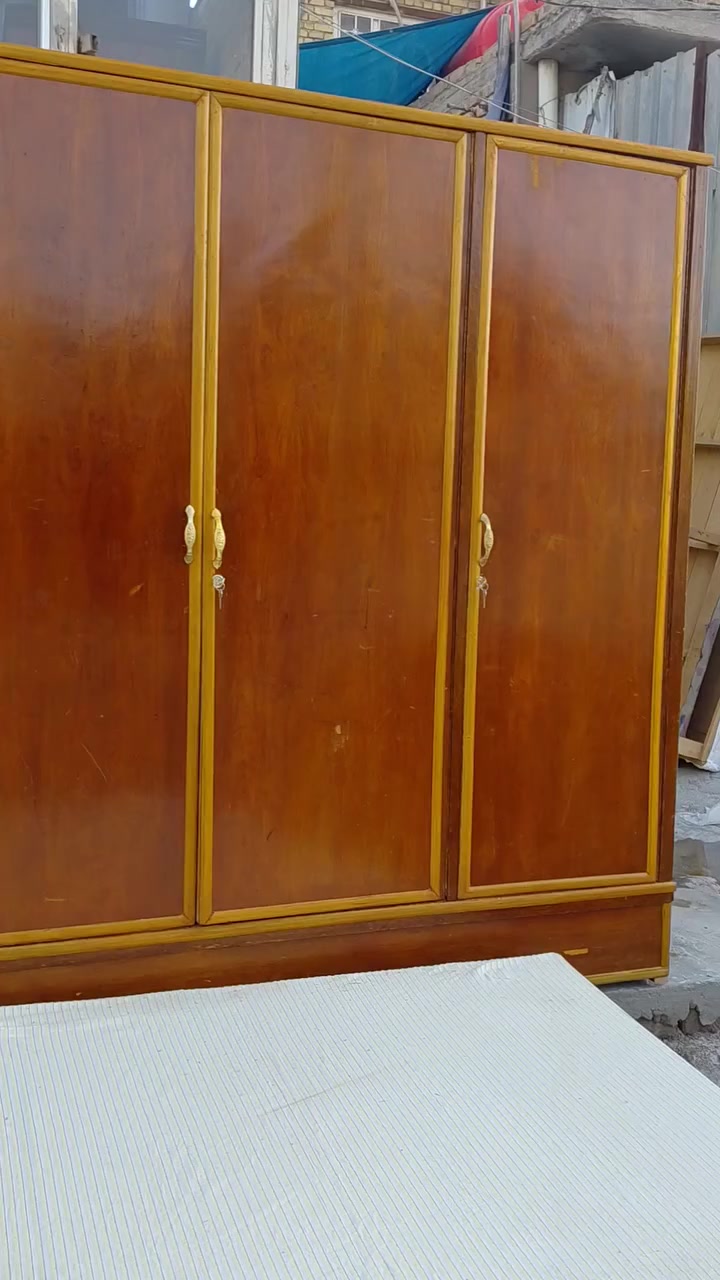 كناتير صاج مستعمله ابو الاربعه وابو اثلاثه مع بوفيه متر ونص صاج عنوانهم كوت حي الجهاد الجهاد النجارين نجارة ومعرض الحجامي الاتصال او مراسلة الصفحه ***********

