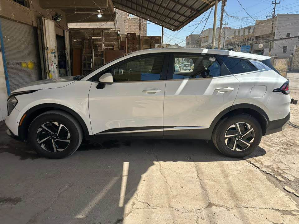 للبيع.. كيا سبورتج امريكي هايبرد ابيض صدفي 
موديل 2023  رقم بغداد بـ اسمي تحويل ثاني يوم
السيارة ليبل واحد بدون تبديل فقط صبغ شويه بالبنيد 
ماشية 60
بغداد / البلديات 
*********** بغداد, العراق
