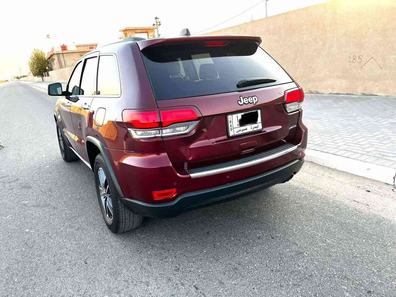 🔹 محرك 3.6L V6 (3600 سي سي)
🔹 قير أوتوماتيك 9 سرعات

🔹 نظام دفع خلفي)

🔹 فتحة سقف بانوراما

🔹 شاشة لمس 8.4 إنج مع نظام Uconnect

🔹 كاميرا خلفية + حساسات أمامي وخلفي

🔹 تشغيل بصمة + تشغيل عن بعد

🔹 مقاعد جلد كهرباء مع تسخين

🔹 مثبت سرعة

🔹 تحكم ستيرن بالصوت والهاتف

🔹 نظام ثبات إلكتروني + وسائد هوائية متعددة

🔹 رنكات ألمنيوم وكالة

🔹 إنارة LED أمامي وخلفي

✔ موديل 2020

✔ ممشى 102 ألف

✔ بأسمي – تحويل ثاني يوم

✔ محرك 3600 قوي وناعم

✔ السعر 245 ورقة وبينها مجال بسيط للجاد
السياره بدون دواخل بدون لغد بدون شواصي الرقم للاستفسار ‭٠٧٨٣ ٠٨٩ ٦١١٦‬
