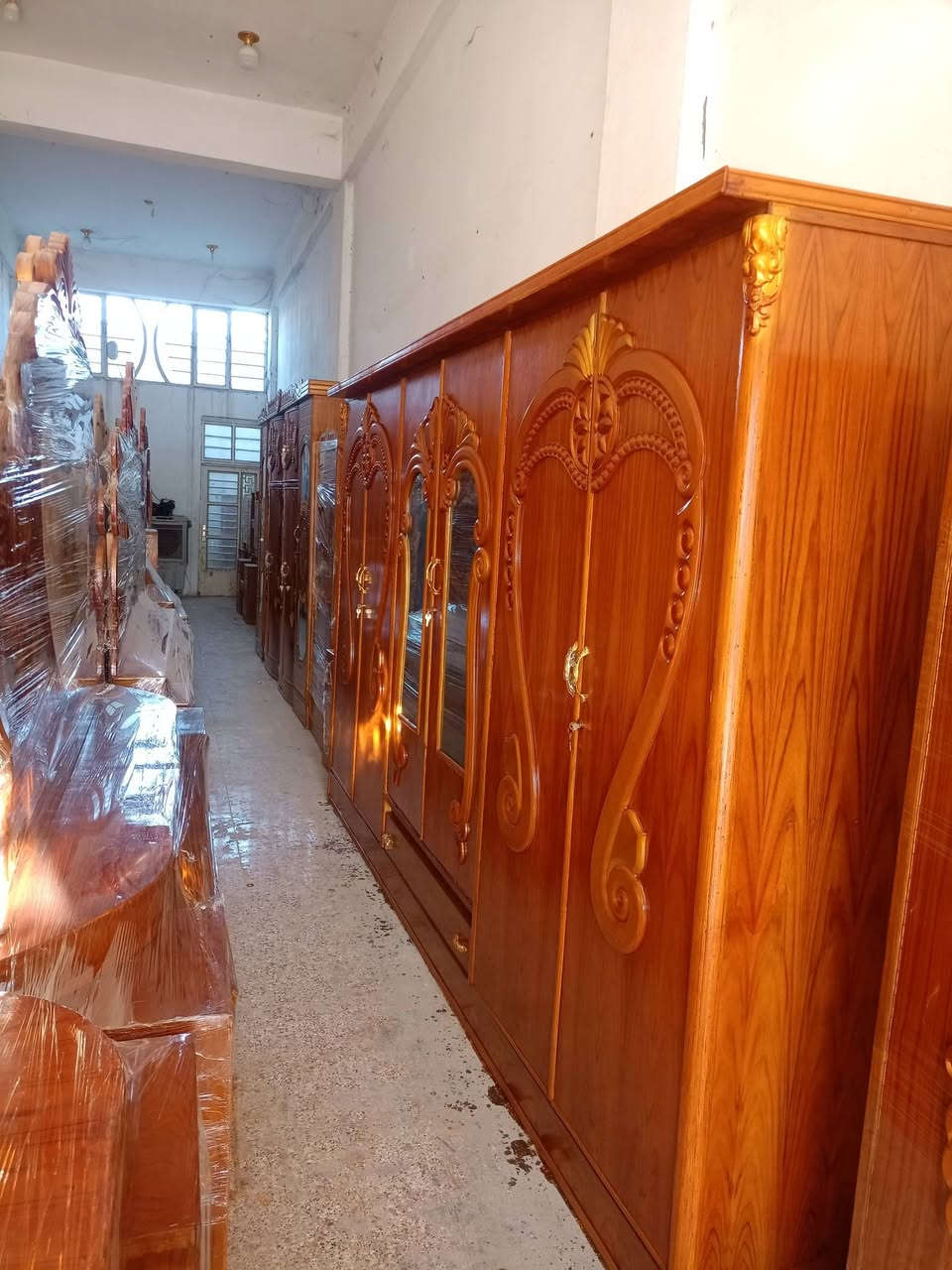 غرفة نوم عراقي مستخدم اخو الجديد وباسعار مناسبة شغل درجة اولى مرتب ضهر جرجوبة السعر 600 وبيها مجال للطيبين 
رقم الهاتف ***********
